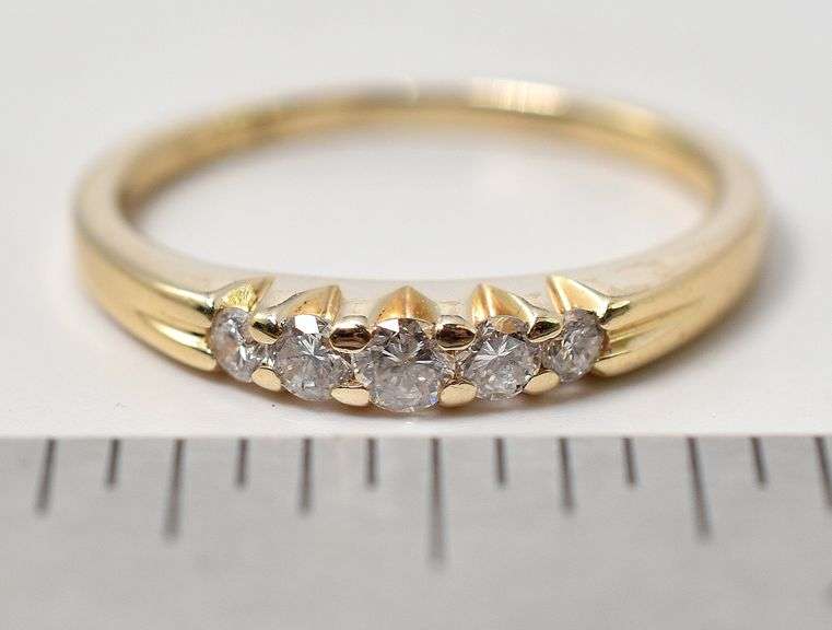 Cute 14K Yellow Gold Diamond Ring