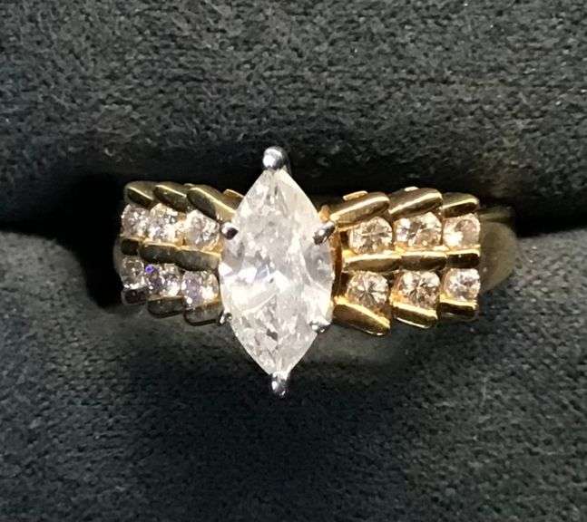Fascfascinating 14K Yellow Gold Engagement Ring with Marquise Natural Diamond