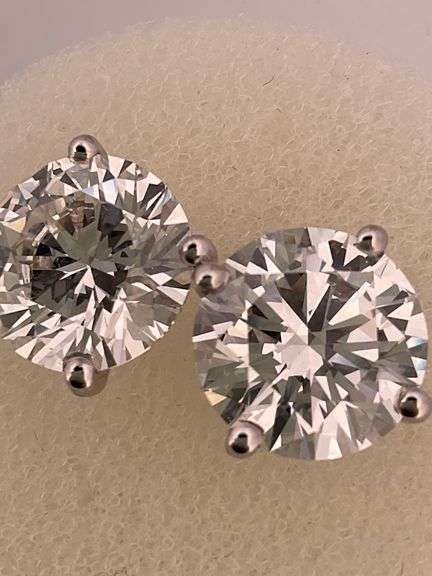 CERTIFIED BRAND NEW 10.00 CARATS DIAMOND STUDS. AMAZING