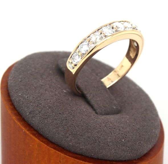 14kt Yellow gold 0.90ctw shared prong diamond band