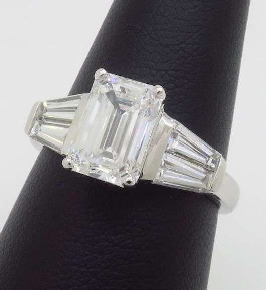 HOT! Certified 3.09CTW Emerald Cut Diamond Ring
