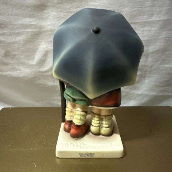Goebel Hummel Stormy Weather Boy & Girl Umbrella Figurine Vintage 6” Signed