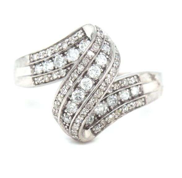 14kt White gold 0.50ctw diamond wave ring