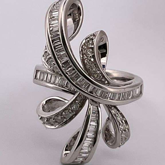 CERTIFIED BRAND NEW 18K WHITE GOLD DIAMOND RING