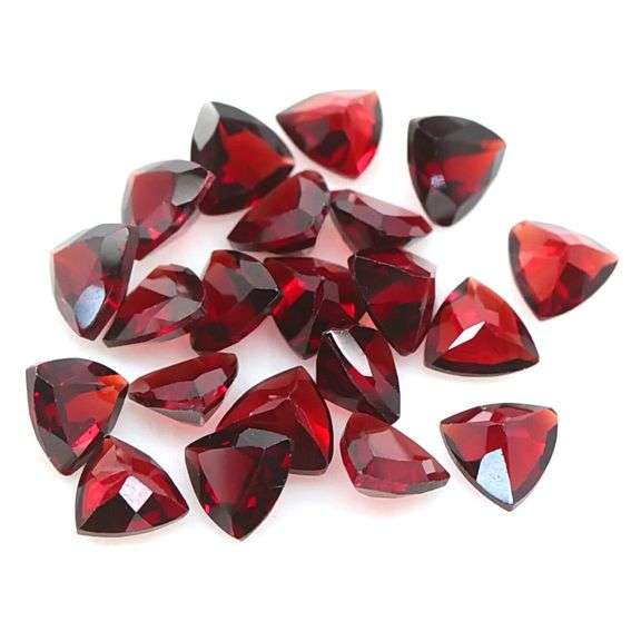 Stunning wine red 10.81ct trillion cut untreated Garnet set