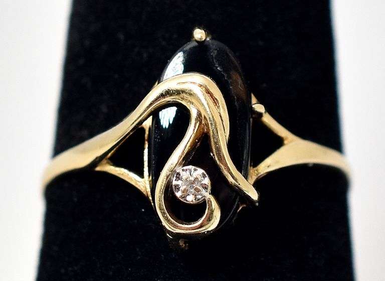 Elegant 10K Yellow Gold Black Onyx and Diamond Ring