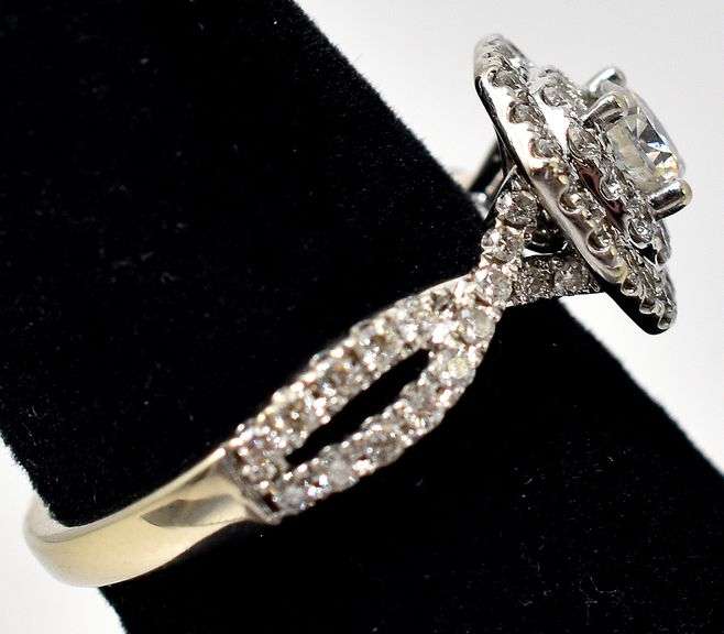 Absolutely Stunning 14K White Gold Leo First Light Diamond Ring