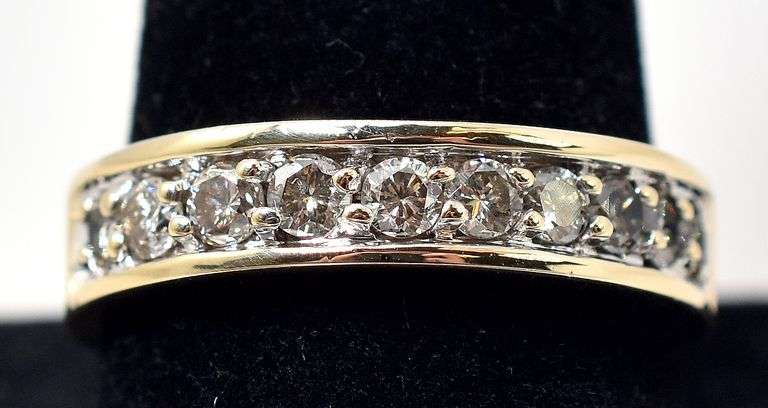Sparkling 14K Yellow Gold Diamond Band Ring