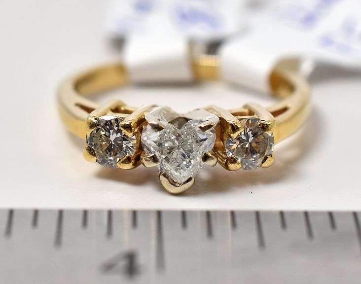 Stunning Heart Diamond Ring in 14K Yellow Gold