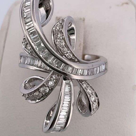 CERTIFIED BRAND NEW 18K WHITE GOLD DIAMOND RING