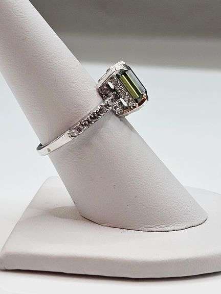 14 Kt White Gold 4.5 Ct Emerald Green Lab Simulated Diamond Ring