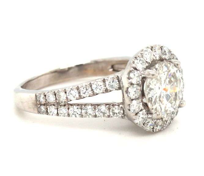 18kt White gold 0.86ctw diamond split shank diamond halo setting engagement ring