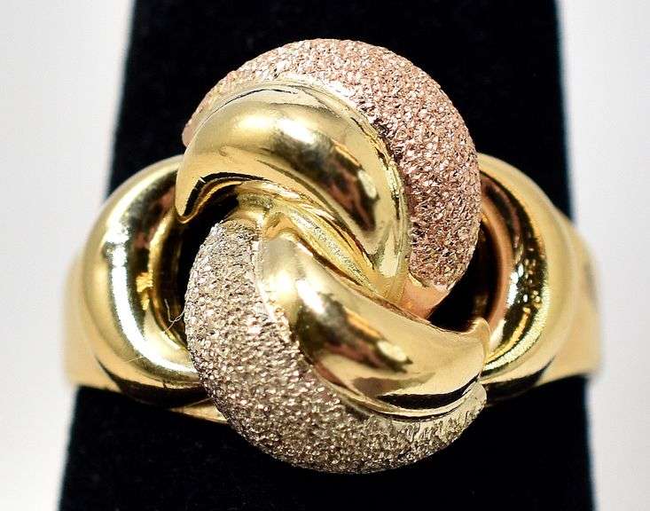 Dazzling 18K Yellow Gold Knot Design Ring