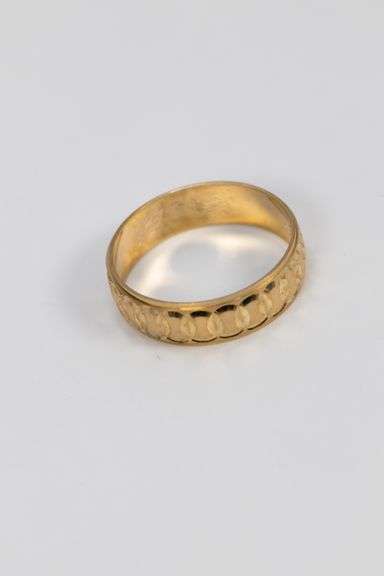 10k Gold 6mm Diamond Cut Design Wedding Band Size 9.5