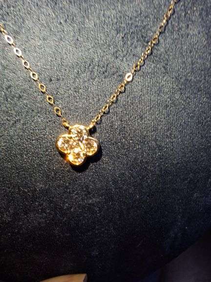 Elegant 14K Yellow Gold Chain with A Flower Pendant