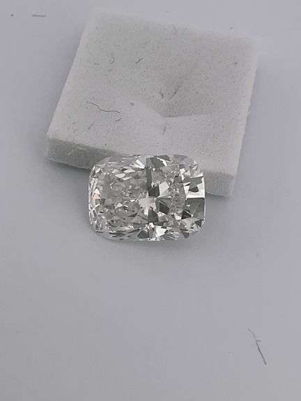 I.G.I CERTIFIED 2.82 CARAT CUSHION CUT DIAMOND