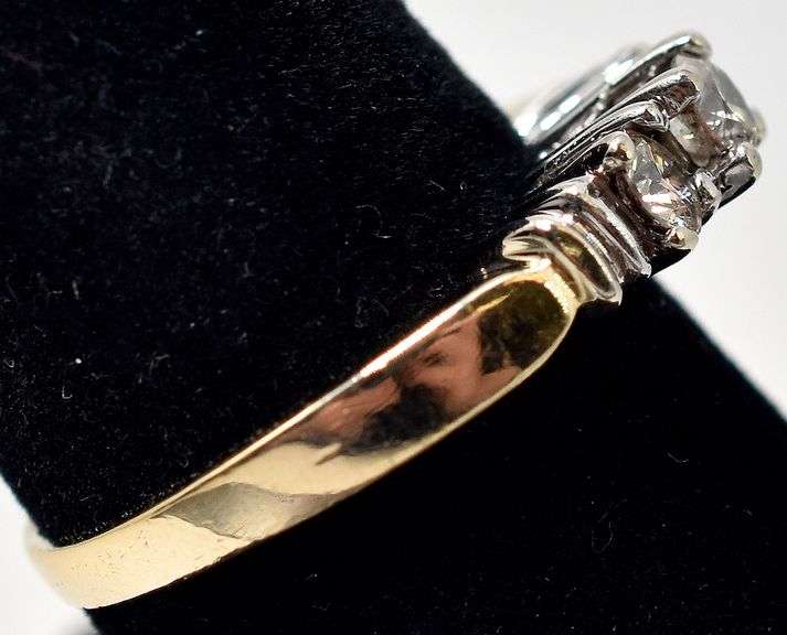 Wonderful 14K Yellow Gold Diamond Ring