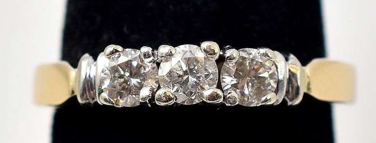 Wonderful 14K Yellow Gold Diamond Ring