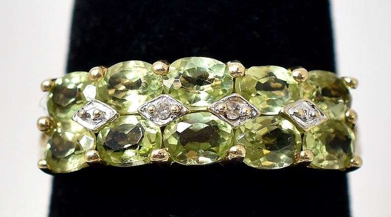 Cute 10K Yellow Gold Peridot Gemstone and Diamond Ring