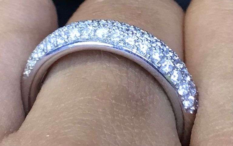 14K WHITE GOLD NATURAL DIAMOND WEDDING BAND