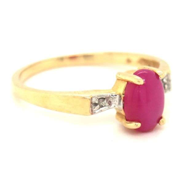 10kt Yellow gold oval cut Line star ruby ring