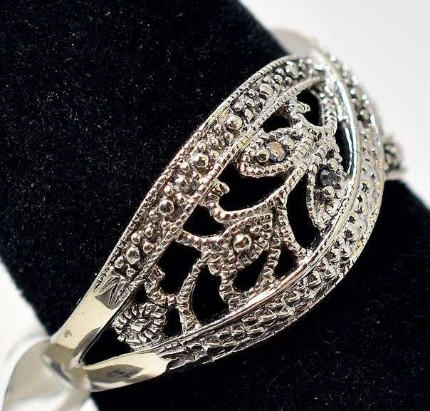 Lovely Vintage Style Ring in 10K White Gold