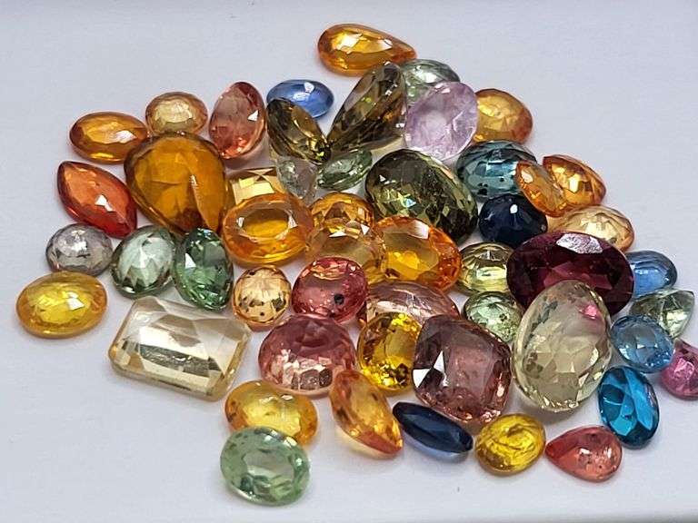 Collector's item! 23.5 Carat  very fine natural Sapphire, Ruby, Topaz, Tanzanite, Amethyst, others