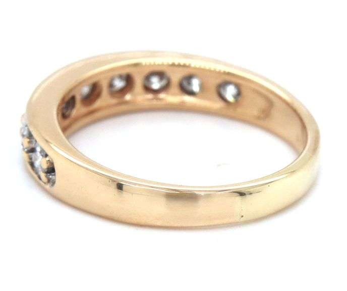 14kt Yellow gold 0.90ctw shared prong diamond band