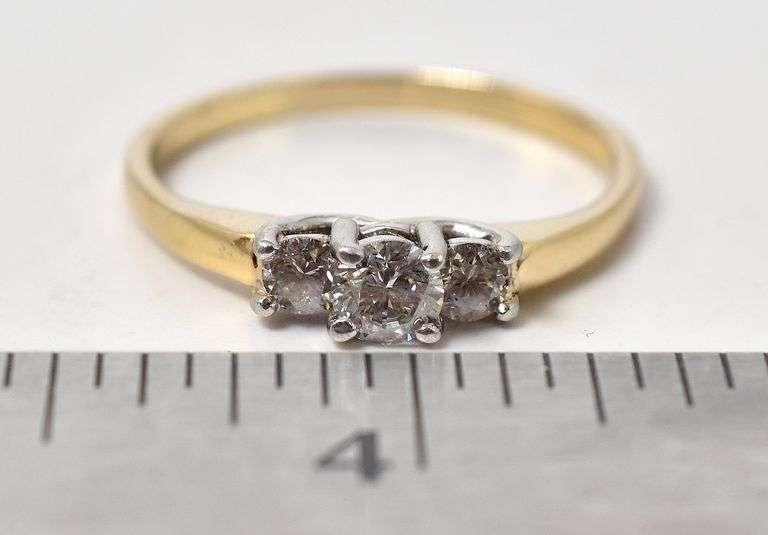 Sparkling 14K Yellow Gold Diamond Ring