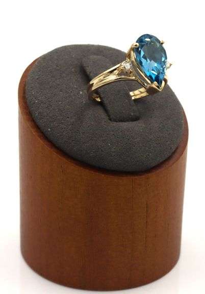 14kt Yellow gold 5.50ctw pear shaped blue topaz and diamond accent ring