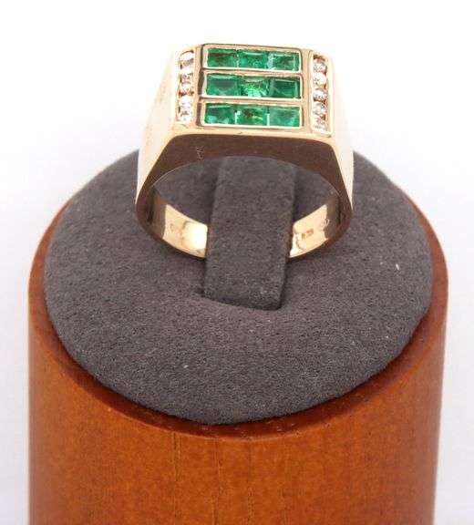 14kt Yellow gold 1.45ctw Emerald and diamond ring