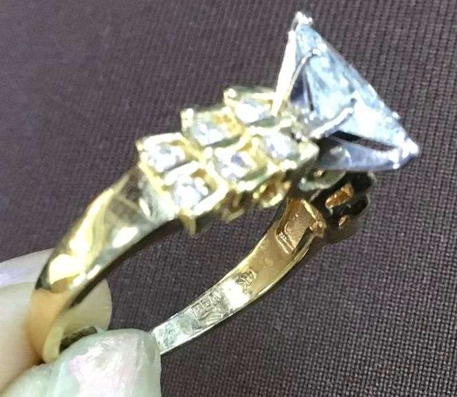 Fascfascinating 14K Yellow Gold Engagement Ring with Marquise Natural Diamond