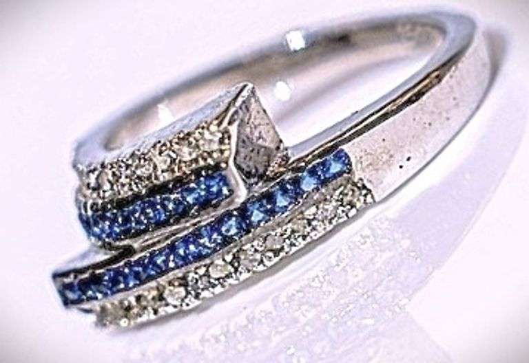 Sparkling 1.25 Cttw Natural  Raw White Diamond and Simulated Blue Sapphire Diamond Ring