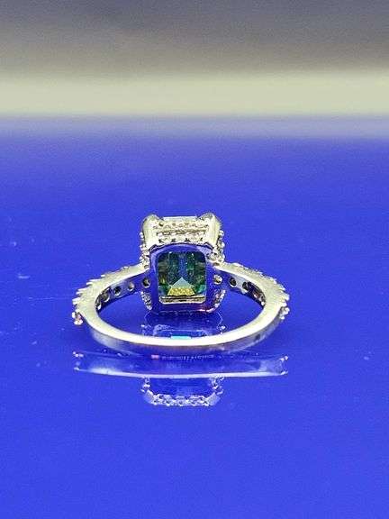 14 Kt White Gold 4.5 Ct Emerald Green Lab Simulated Diamond Ring