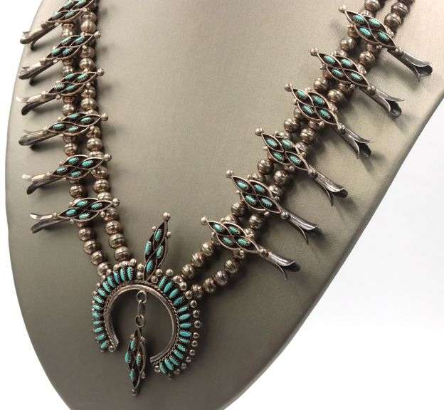 Edaaki Vintage Native American Zuni turquoise necklace