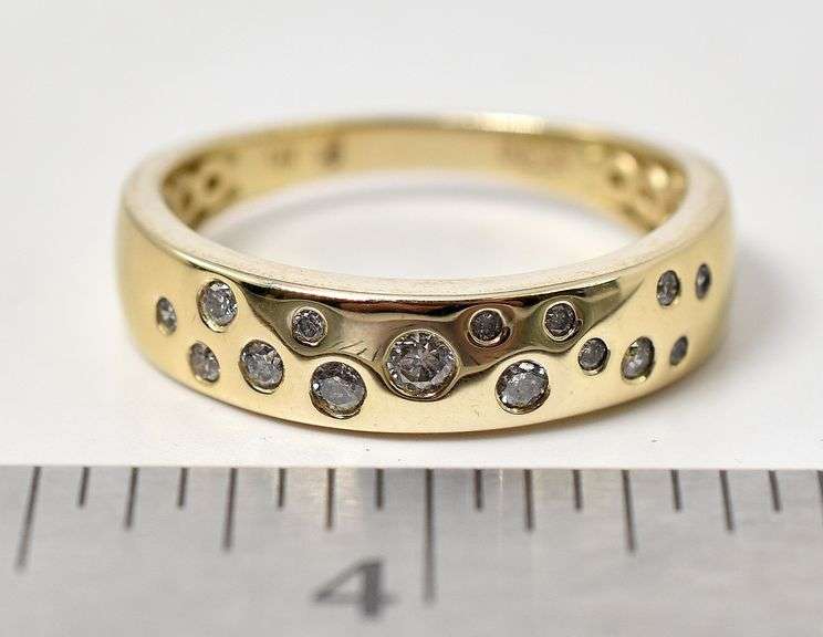 Sparkling 14k Yellow Gold Diamond Band Ring