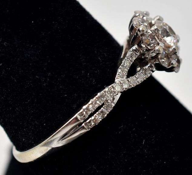 Elegant 14K White Gold Diamond Ring