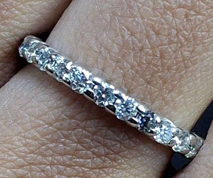 14K WHITE GOLD NATURAL DIAMOND WEDDING BAND