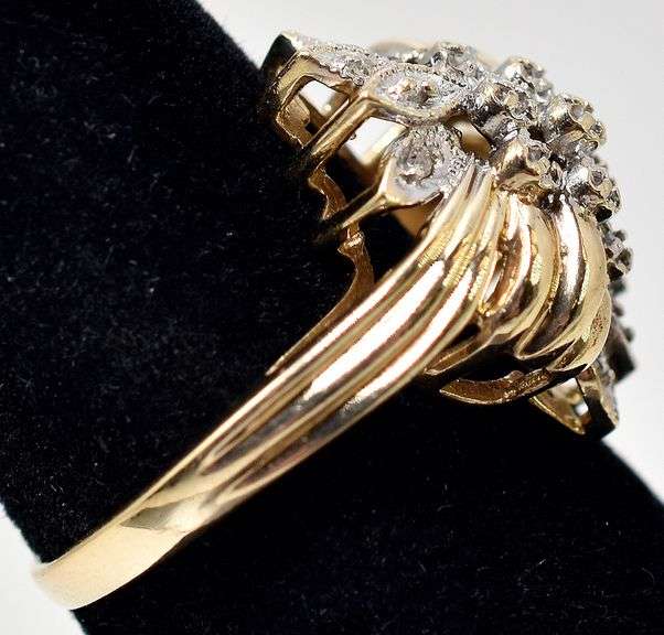 Sparkling 14K Yellow Gold Diamond Ring