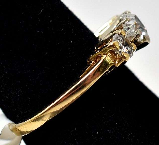 Stunning Heart Diamond Ring in 14K Yellow Gold
