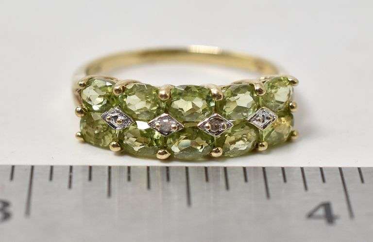 Cute 10K Yellow Gold Peridot Gemstone and Diamond Ring
