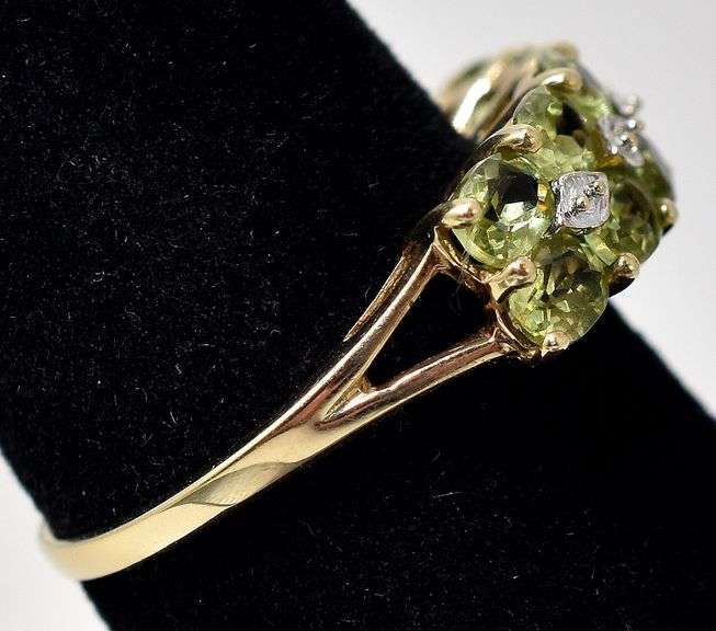 Cute 10K Yellow Gold Peridot Gemstone and Diamond Ring