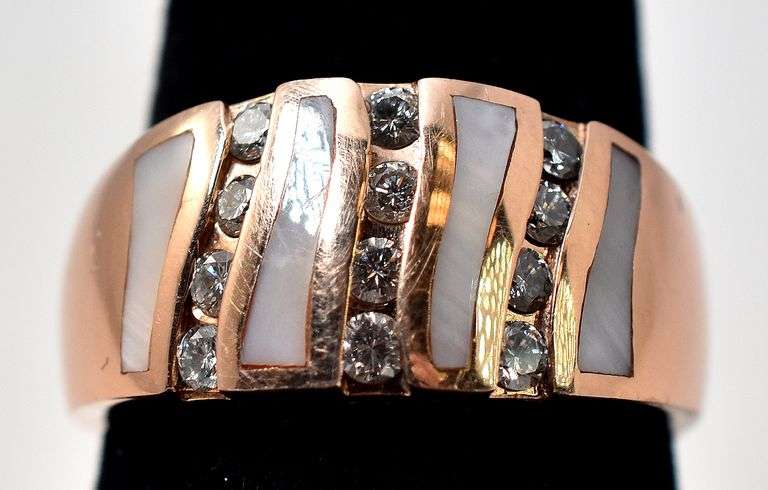 Dazzling Diamond and Mother of Pearl Ring in 14K Rose Gold