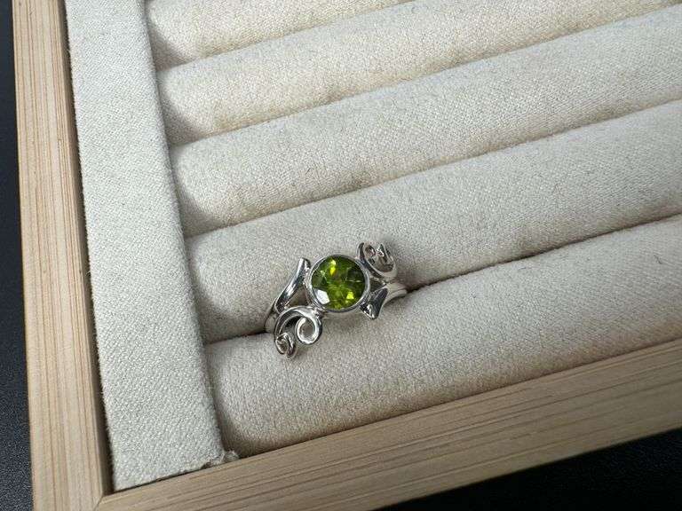 Sterling Silver Natural Gemstone Perdiot Ring Size 7