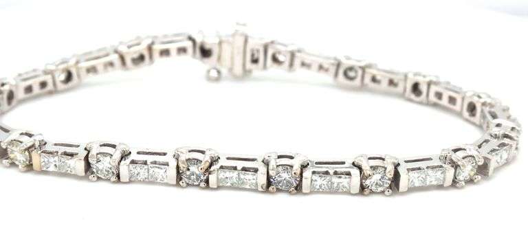18kt White gold 4.50ctw princess and round brilliant cut diamond link bracelet