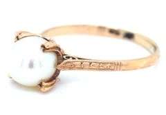 14kt Yellow gold 7.5mm Fresh water pearl ring