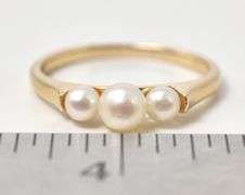 Pretty 14K Yellow Gold Pearl Ring