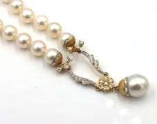 12.4mm Akoya pearl on 8.5x8.7mm strand with diamonds