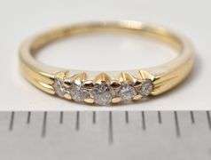 Cute 14K Yellow Gold Diamond Ring
