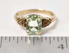 Admirable 10K Yellow Gold Green Gemstone Ring